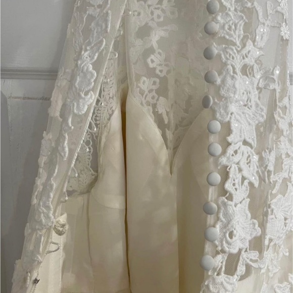 David’s Bridal beautiful wedding dress size 20W - Picture 5 of 6